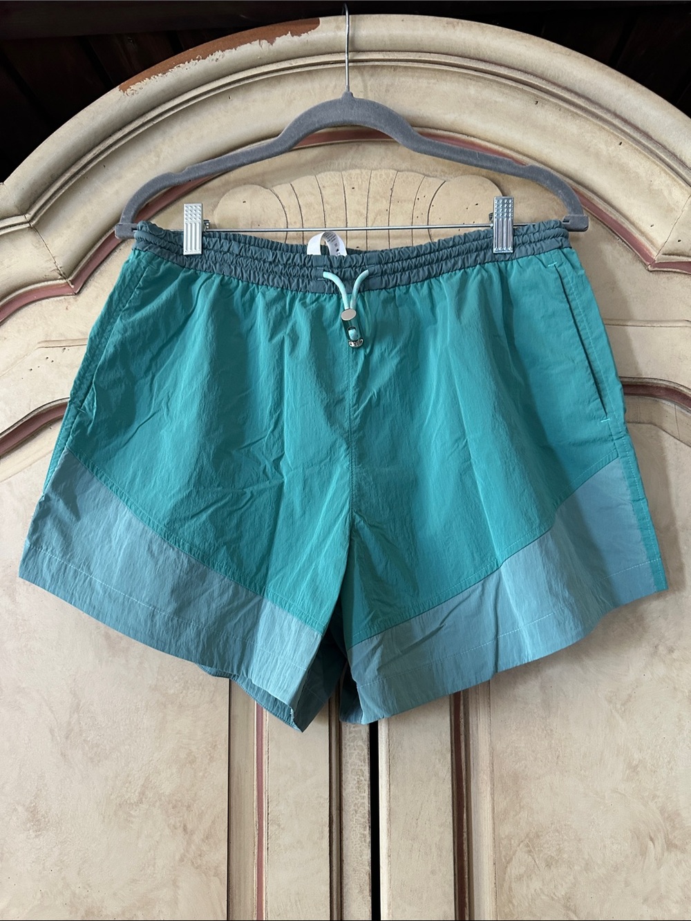 Lululemon Evergreen Short Tidewater Teal Water Repellent
size 6 - Picture 3 of 6
